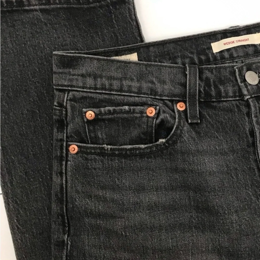 Levi's Women’s Wedgie Straight Faded Black Denim Jeans. W25” x L26”. - Picture 4 of 12